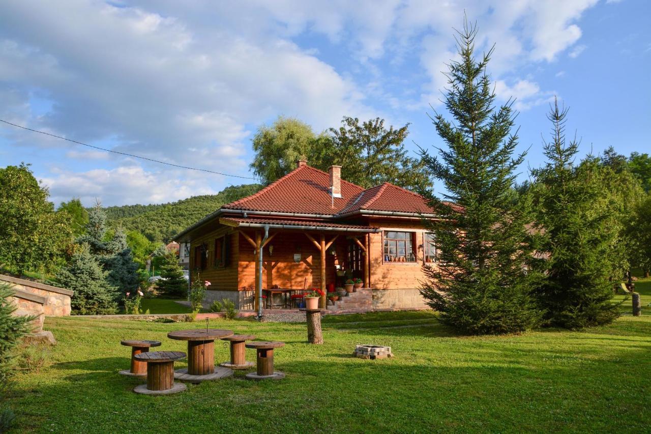Halháza vendégház Sirok Exterior foto